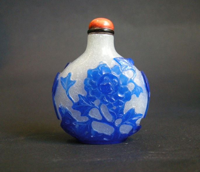 Snuff Bottle glass overlay blue sculpted with Lotus and flowers Qianlong period | MasterArt